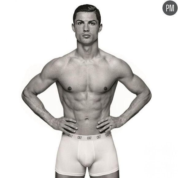 Cristiano Ronaldo pose pour ses sous-vêtements CR7