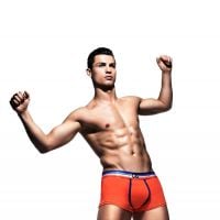 Pub : Trop imposant, le paquet de Cristiano Ronaldo a dû être photoshopé