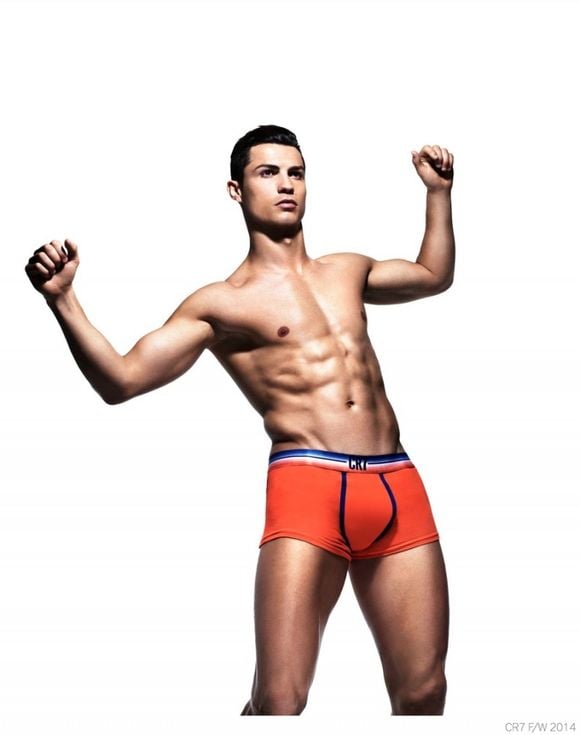 Cristiano Ronaldo pose pour ses sous-vêtements CR7