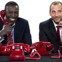 Les doigts d'Omar et Fred dans une pub pour l'iPhone 6