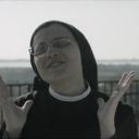 Soeur Cristina, gagnante de "The Voice" en Italie, dévoile le clip de "Like a Virgin"