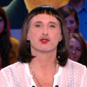 Antoine de Caunes déguisé en femme dans "Le Grand Journal"