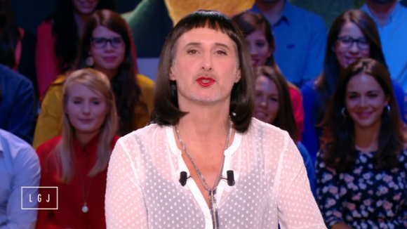 Antoine de Caunes déguisé en femme dans "Le Grand Journal"