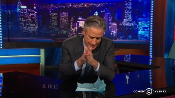 Jon Stewart et Conan O'Brien : Les late shows américains rendent hommage à "Charlie Hebdo"