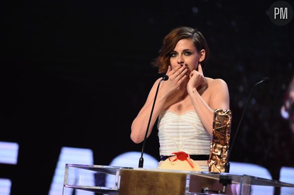 Kristen Stewart, meilleure actrice dans un second rôle, lors de la 40ème Cérémonie des César