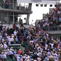 Roland-Garros : Un panneau géant se décroche et tombe sur le public