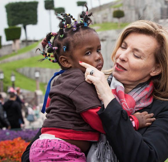 Valérie Trierweiler à Disneyland Paris pour le Secours Populaire