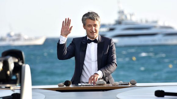 Antoine de Caunes vous salue bien