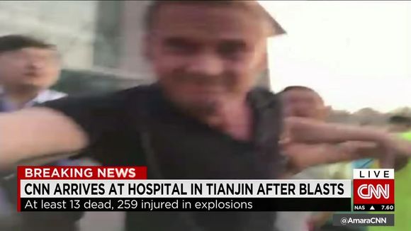 Explosion en Chine : Un journaliste de CNN bousculé en plein direct