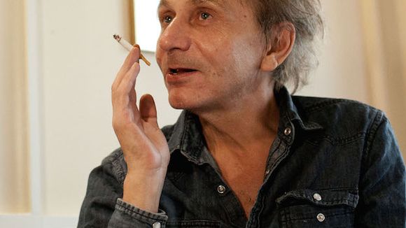 Michel Houellebecq : "Pourchassé" par une journaliste, il menace "Le Monde" de poursuites