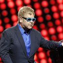 Elton John attaque Closer, Téléstar et VSD pour violation de la vie privée