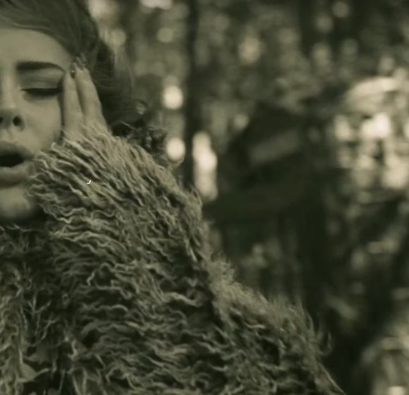 Adele dans le clip de "Hello"