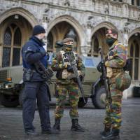 Attentats : "La Libre Belgique" flingue "Le Monde"