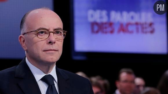 Bernard Cazeneuve sur le plateau de "Des Paroles et des actes"