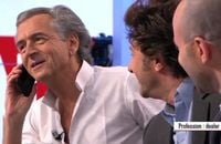 Bernard-Henri Levy répond au téléphone d'un autre invité dans "Le Supplément"