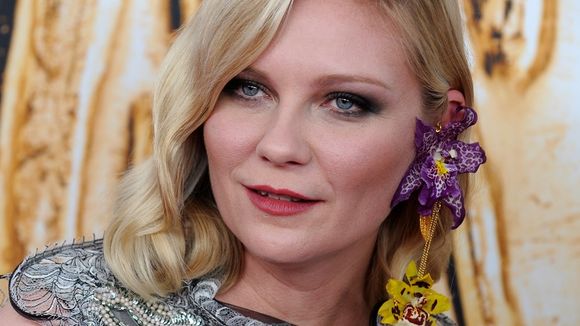 Kirsten Dunst va réaliser son premier film avec Dakota Fanning