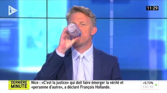 Un journaliste d'iTELE passe une minute à l'antenne sans le savoir