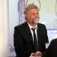 Attaqué sur son salaire, Stéphane Guillon répond à Cyril Hanouna