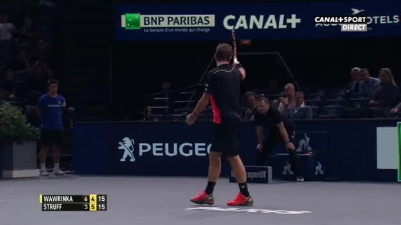 Stan Wawrinka recadre Jean-Vincent Placé en plein match de tennis