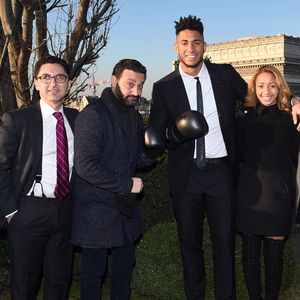 Signature d'un contrat entre Tony Yoka et Canal+.