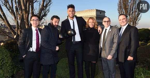 Signature d'un contrat entre Tony Yoka et Canal+.