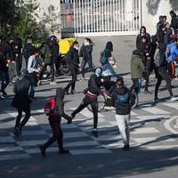 Manifestation lycéenne : Visée par une bouteille d'acide, une journaliste de "La Voix du nord" porte plainte