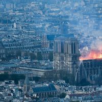 Incendie à Notre-Dame de Paris : Comment les chaînes ont tenté de faire face à l'évènement (tant bien que mal)