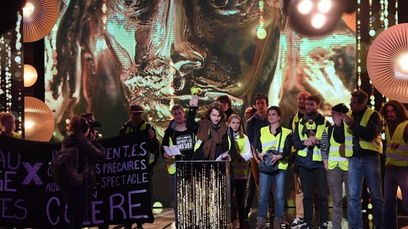 Molières 2019 : Des Gilets jaunes s'invitent sur scène, France 2 coupe la séquence