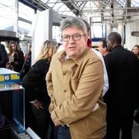 "Télé-Macron" : Jean-Luc Mélenchon flingue le "20 Heures" de France 2