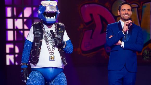 "Mask Singer" : Quelles stars se cachent sous l'abeille et le dino ?