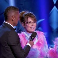 Sarah Palin déguisée en ours dans "Mask Singer" aux Etats-Unis !