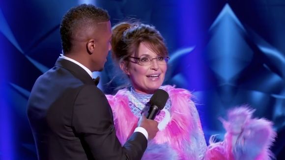 Sarah Palin déguisée en ours dans "Mask Singer" aux Etats-Unis !