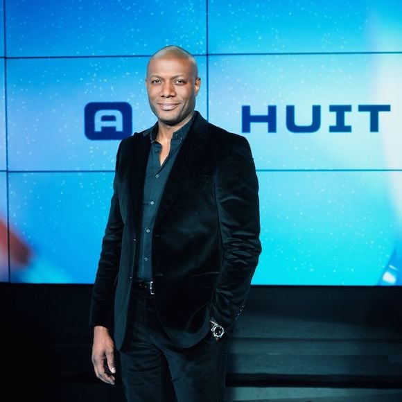 Harry Roselmack sur le plateau de "Sept à huit"