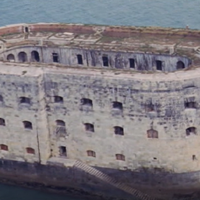 "Les aventuriers" : Quand le fort Boyard faisait son apparition à l'écran... au cinéma (et en ruines !)