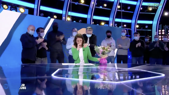 "Merci et sans rancune !" : Très émue, Marina Lorenzo fait ses adieux aux téléspectateurs de Téléfoot