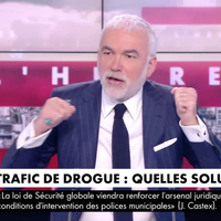 Pascal Praud récuse l'article du "Monde" : "Je ne suis pas en ligne directe avec l'Elysée"