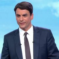 "Il faut me parler en régie !" : Julian Bugier s'agace lors d'un bug dans le "13 Heures" de France 2