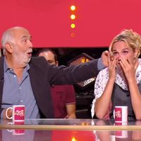 "Les enfants de la télé" : Camille Lou fond brusquement en larmes