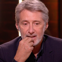 "Ça a été assez douloureux" : Antoine de Caunes évoque sa dépression de 2 ans après "Le grand journal"