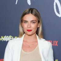 Inès Vandamme ("DALS") récupère les commandes du "Big bêtisier de Noël" sur TFX