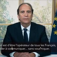 Le craquage du patron de Free, Xavier Niel, grimé en président de la République