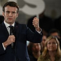 Emmanuel Macron promet de supprimer la redevance en cas de réélection