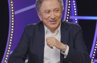 Michel Drucker dans la peau du "Parrain" pour la première de "C médiatique" sur France 5