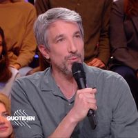 "Vincent Bolloré est sans foi ni loi" : Guillaume Meurice annonce l'attaquer en justice dans "Quotidien"