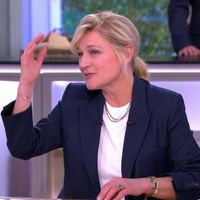 Audiences access 19h : "C à vous" en grande forme