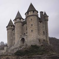 "Les traîtres" : Pourquoi M6 a-t-elle changé de château pour accueillir la saison 2 de son jeu estival ?