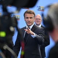 Polémique entre Pap Ndiaye et CNews : Emmanuel Macron soutient son ministre de l'Éducation contrairement à Élisabeth Borne