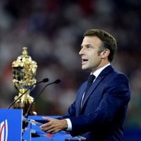 Pourquoi la vidéo d'Emmanuel Macron hué au Stade de France est supprimée sur internet ?