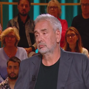 "Beaucoup de gens m'ont lâché" : après les accusations de viol, Luc Besson sort du silence pour la première fois depuis 4 ans dans "Quelle époque!"