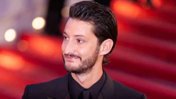 "Fiasco" sur Netflix : Pierre Niney dévoile la date de lancement et une première photo de la série